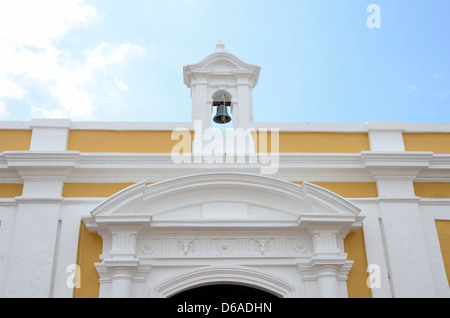 Campanile della chiesa di El Morro, Sito Storico Nazionale di San Juan, San Juan, Puerto Rico Foto Stock