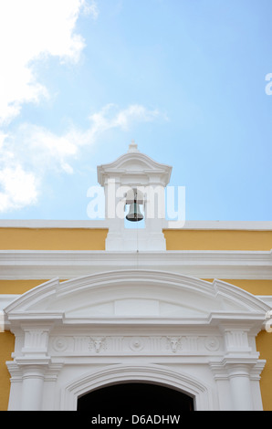 Campanile della chiesa di El Morro, Sito Storico Nazionale di San Juan, San Juan, Puerto Rico Foto Stock