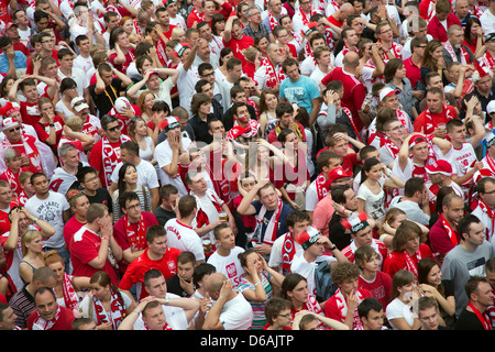 Poznan, Polonia, ventola di miglio a Plac Wolnosci quando gioco di apertura Foto Stock