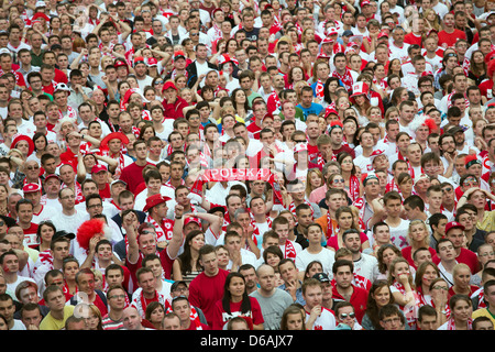Poznan, Polonia, ventola di miglio a Plac Wolnosci quando gioco di apertura Foto Stock