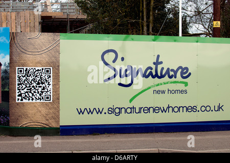Codice QR nell'alloggiamento del sito di sviluppo, Coventry, Regno Unito Foto Stock