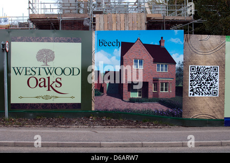Codice QR nell'alloggiamento del sito di sviluppo, Coventry, Regno Unito Foto Stock