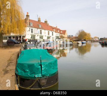 Taglierina Inn pub sul fiume Ouse waterfront a Ely, Cambridgeshire, Inghilterra Foto Stock