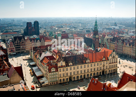 Vista di Wroclaw town hall e dalla piazza del mercato della città vecchia. Foto Stock
