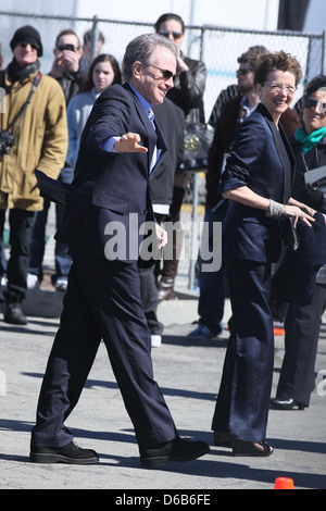 Annette Bening e Warren Beatty i film 2011 Lo Spirito indipendente Awards tenutosi presso la spiaggia di Santa Monica - arrivi al di fuori di Los Foto Stock