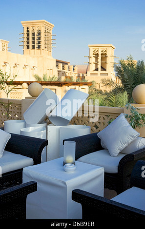 Dubai, un bar all'aperto ristorante del Madinat Jumeirah resort Foto Stock