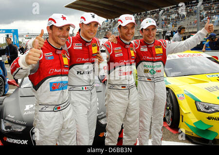 Un handout picture rilasciato da Juergen toccare Mostra DTM driver (L-R) Filipe Albuquerque (Portogallo, Team Rosberg / Audi A5 DTM), Edoardo Mortara (Italia, Team Rosberg / Audi A5 DTM), Timo Scheider (Germania, Abt Sportsline / Audi A5 DTM) e Mike Rockenfeller (Germania, Phoenix Racing / Audi A5 DTM) durante le qualifiche per la settima gara del German Touring Car Masters (DTM) in Zan Foto Stock