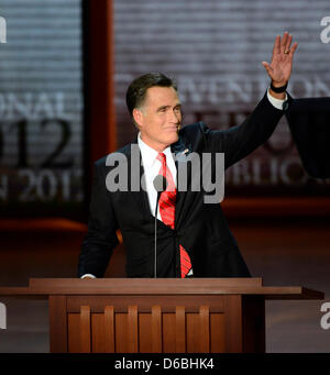 Mitt Romney, candidato repubblicano per il Presidente degli Stati Uniti rende commento al 2012 Convention Nazionale Repubblicana a Tampa Bay, Florida il giovedì 30 agosto, 2012. .Credito: Ron Sachs / CNP.(restrizione: NO New York o New Jersey o giornali quotidiani nel raggio di 75 miglia da New York City) Foto Stock