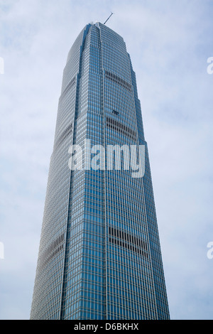 Cina, Hong Kong, il distretto centrale, vista del 415 metri di torre di due Centro finanziario internazionale Foto Stock