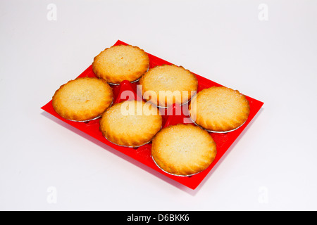 Shop acquistato singoli torte di mele nel vassoio di plastica Foto Stock