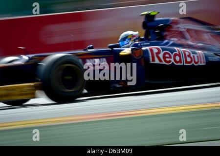 Il francese driver di Formula Uno Jean-Eric Vergne della Toro Rosso manzi la sua vettura durante il 2012 Belgio FORMULA ONE Grand Prix a Spa-Francorchamps race track nei pressi di Francorchamps, Belgio, 02 settembre 2012. Foto: David Ebener dpa Foto Stock