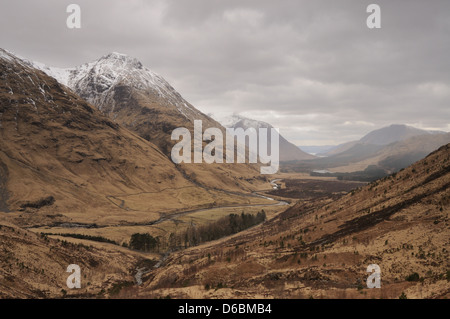 Vista su Glen Etive dal Lairig Gartain pass, inverno, Highlands scozzesi Foto Stock