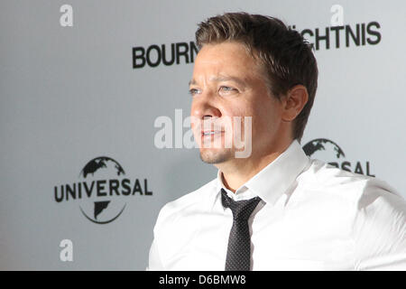 Noi attore Jeremy Renner pone per fotografie durante un photocall per il film "The Bourne Legacy" di Berlino, Germania, 03 settembre 2012. Il quarto episodio in The Bourne film della serie sarà trasmesso al cinema tedesco il 13 settembre 2012. Foto: Julia Schattke Foto Stock