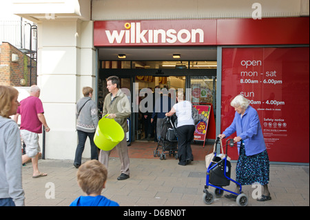 Wilkinson negozio di vendita al dettaglio per i buoni elementi valore Worthing West Sussex Regno Unito Foto Stock