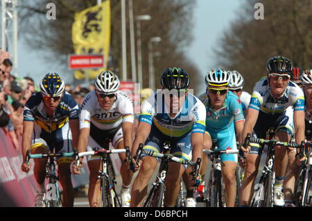 Valkenburg, Olanda. Il 14 aprile, 2013. Simon GERRANS durante la gara da Maastricht a Valkenburg. Foto Stock