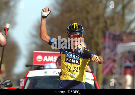 Valkenburg, Olanda. Il 14 aprile, 2013. Roman KREUZIGER vince la Amstel Gold Race nella provincia di Limburgo olandese. Foto Stock