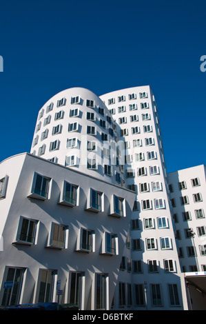 Neuer Zollhof edifici da F Gehry Medienhafen Media area del porto e città di Dusseldorf Germania Europa Foto Stock