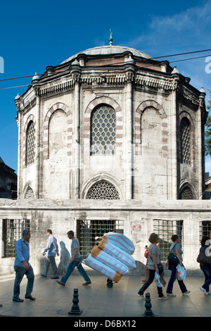 Türkei, Istanbul, Yeniciler Cadesi ( Verlängerung der Divan Yolu ), Roca Sinan Pasa Türbesi Foto Stock