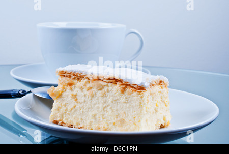 Napoleone torta sul tavolo Foto Stock