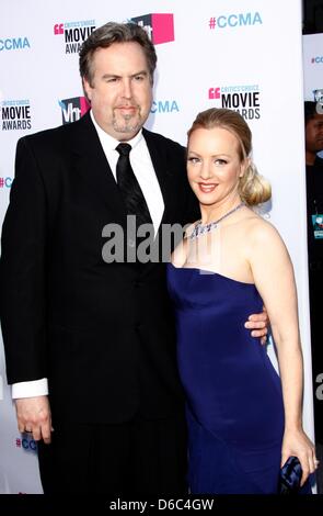 L'attrice Wendi McLendon-Covey e suo marito Greg Covey arrivano al XVII critica annuale' Choice Movie Awards a Hollywood Palladium di Los Angeles, Stati Uniti d'America, il 12 gennaio 2012. Foto: Hubert Boesl Foto Stock
