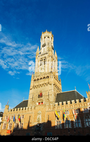 Xiii secolo Belfort, la torre Belfry in piazza del mercato, la città vecchia, Sito Patrimonio Mondiale dell'Unesco, Bruges, Fiandre, in Belgio, Europa Foto Stock