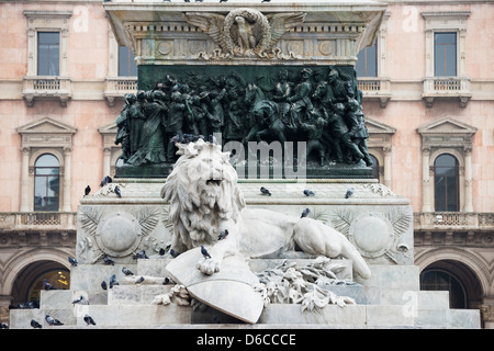 L'Europa, Italia, Lombardia, Milano, Piazza del Duomo, Statua di Lion Foto Stock