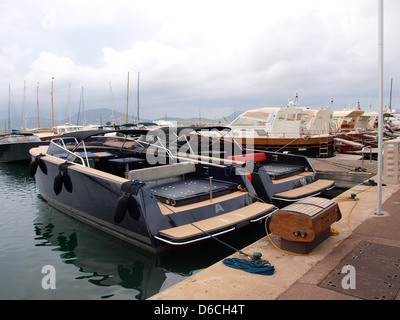 Barche ormeggiate a Saint Tropez. Foto Stock