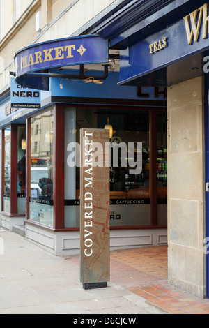 Segno in ingresso al di fuori del mercato coperto nel centro di Oxford, Oxfordshire, Inghilterra, Regno Unito, Gran Bretagna Foto Stock