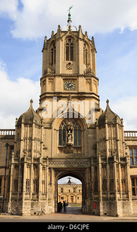 Tom Tower ingresso al Christ Church College del quadrangolo nell'Università di Oxford, Oxfordshire, Inghilterra, Regno Unito, Gran Bretagna Foto Stock