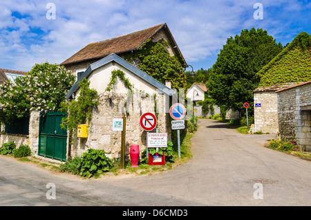 Angolo di strada, Giverny, Normandia, Francia Foto Stock