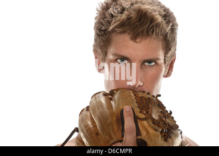 Giovane Azienda Guanto baseball nella parte anteriore della faccia isolate su sfondo bianco Foto Stock