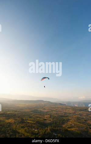 Parapendio in San Gil adventure sports capitale della Colombia, San Gil, Colombia, Sud America Foto Stock