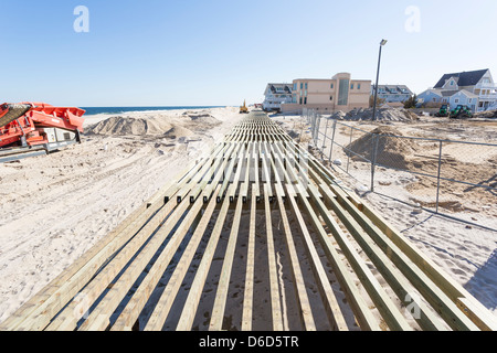 Riparazioni in corso di una passeggiata a mare e spiaggia di Point Pleasant, New Jersey - Dopo l uragano distruzione di sabbia Foto Stock