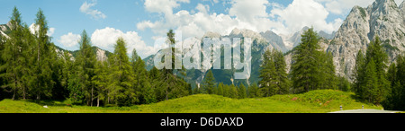 Vista delle Alpi Giulie da Vrsic Pass, Alta Carniola, Slovenia Foto Stock