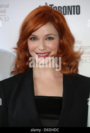 L'attrice Christina Hendricks arriva all' Jason Reitman della All-Star Cast Live Tabella di lettura di Alan Ball's sceneggiatura per 'American Beauty'' durante il Toronto International Film Festival al teatro Ryerson di Toronto, Canada, il 06 settembre 2012. Foto: Hubert Boesl Foto Stock