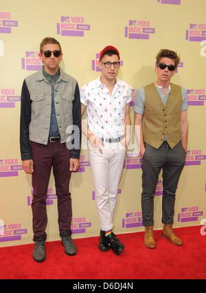 Musicisti Jack Antonoff (l-r), Andrew possiedi, Nate Ruess di band divertente. Arrivare a MTV Video Music Awards a Staples Center a Los Angeles, Stati Uniti d'America, il 06 settembre 2012. Foto: Hubert Boesl Foto Stock