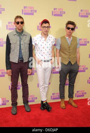 Musicisti Jack Antonoff (l-r), Andrew possiedi, Nate Ruess di band divertente. Arrivare a MTV Video Music Awards a Staples Center a Los Angeles, Stati Uniti d'America, il 06 settembre 2012. Foto: Hubert Boesl Foto Stock