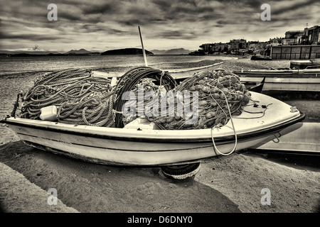 Barca sulla spiaggia di San Pietro a Isola d' Ischia Foto Stock