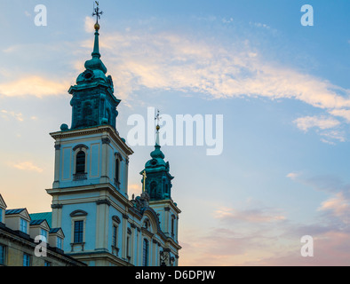 La Chiesa di Santa Croce, Kościół św. Krzyża, al tramonto a Varsavia, Polonia Foto Stock