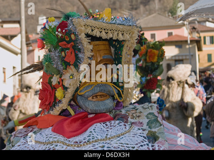 Tradizionale maschera di legno a Schignano carnevale, provincia di Como, Lombardia, Italia Foto Stock