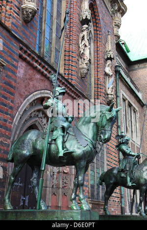 Statua di un cavaliere presso il Municipio di Brema, Germania nordoccidentale Foto Stock