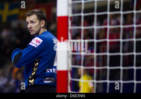 In Handball-Europameisterschaft Serbien: Vorrunde Gruppe B, Tschechien - Schweden 29:33 am Dienstag (17.01.2012) in Nis. Der Tscheche Petr im Stochl Tor. Schweden hat den ersten Sieg des Turniers gefeiert und sich zugleich vorzeitig für die Hauptrunde qualifiziert. Der WM-Vierte bezwang Tschechien mit 33:29 (19:17). Foto: Jens Wolf dpa Foto Stock