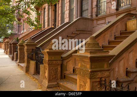 Fasi anteriori di edifici di appartamenti, New York New York, Stati Uniti Foto Stock