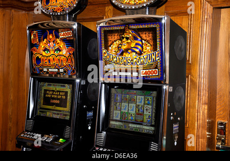 Macchina di frutta casino slot slot english fortuna denaro £4000 quattro mila cleopatra giochi jackpot libbre vincitore gamble Foto Stock