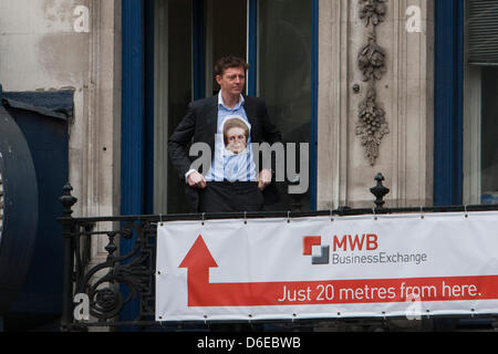 17 aprile 2013, Londra, Regno Unito. La Baronessa Thatcher il corteo funebre rende il modo lungo Fleet Street en route alla Cattedrale di San Paolo Foto Stock