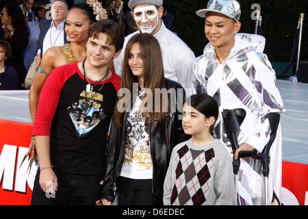 Il cantante Michael Jackson i bambini Prince (l-r), Parigi e coperta visualizzato durante il Michael Jackson mano e ingombro Ceremonyest a Grauman's Chinese Theatre di Los Angeles, Stati Uniti d'America, il 26 gennaio 2012. Foto: Hubert Boesl Foto Stock