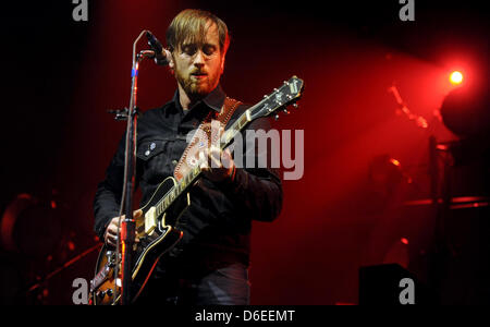 Il Cantante Dan Auerbach di American rock band 'I tasti neri' esegue a Arena di Berlino, Germania, 28 gennaio 2012. Foto: Britta Pedersen Foto Stock