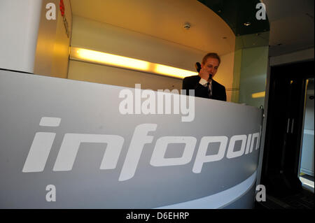 Treno ad alta velocità delle ferrovie federali austriache (OBB) la OBB railjet è stato introdotto sulla rotta Breclav-Brno-Praga. OBB railet è visto a Brno, in Repubblica ceca, 14 aprile 2013. (CTK foto/Vaclav Salek) Foto Stock