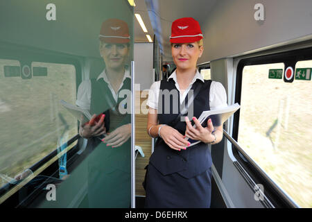 Treno ad alta velocità delle ferrovie federali austriache (OBB) la OBB railjet è stato introdotto sulla rotta Breclav-Brno-Praga. OBB railet è visto a Brno, in Repubblica ceca, 14 aprile 2013. (CTK foto/Vaclav Salek) Foto Stock