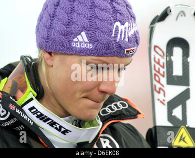 Quarto posto Maria Hoefl-Riesch dalla Germania smorfie dopo la donna in discesa Coppa del Mondo di Sci Alpino a Kandahar discese a Garmisch-Partenkirchen, in Germania, 04 febbraio 2012. Foto: STEPHAN JANSEN Foto Stock